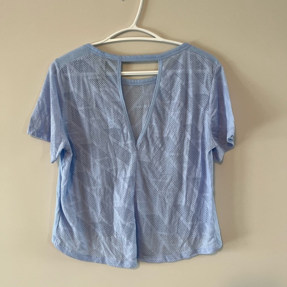 Cropped workout shirt - Picture 2 of 2